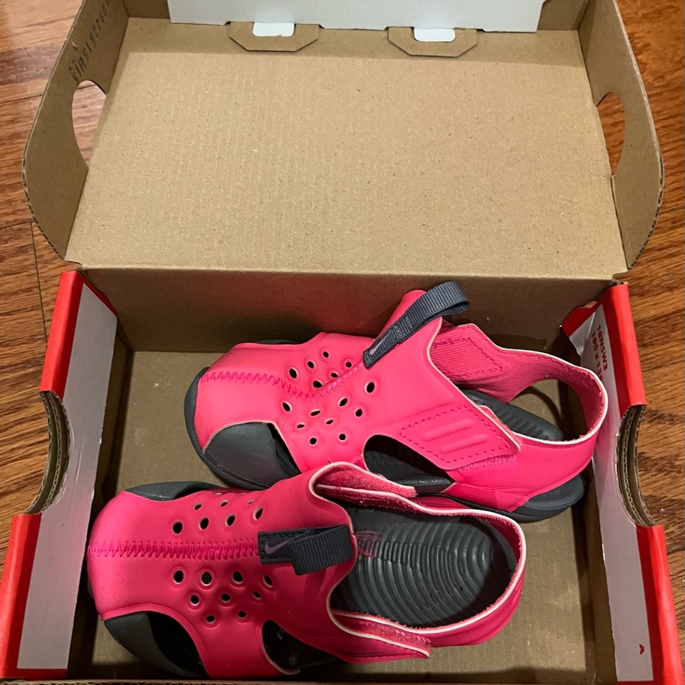 Nike Kids Bright Pink and Gray Sandals